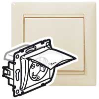 Розетка с/з со шторками с защитной крышкой Legrand Valena Classic 695640