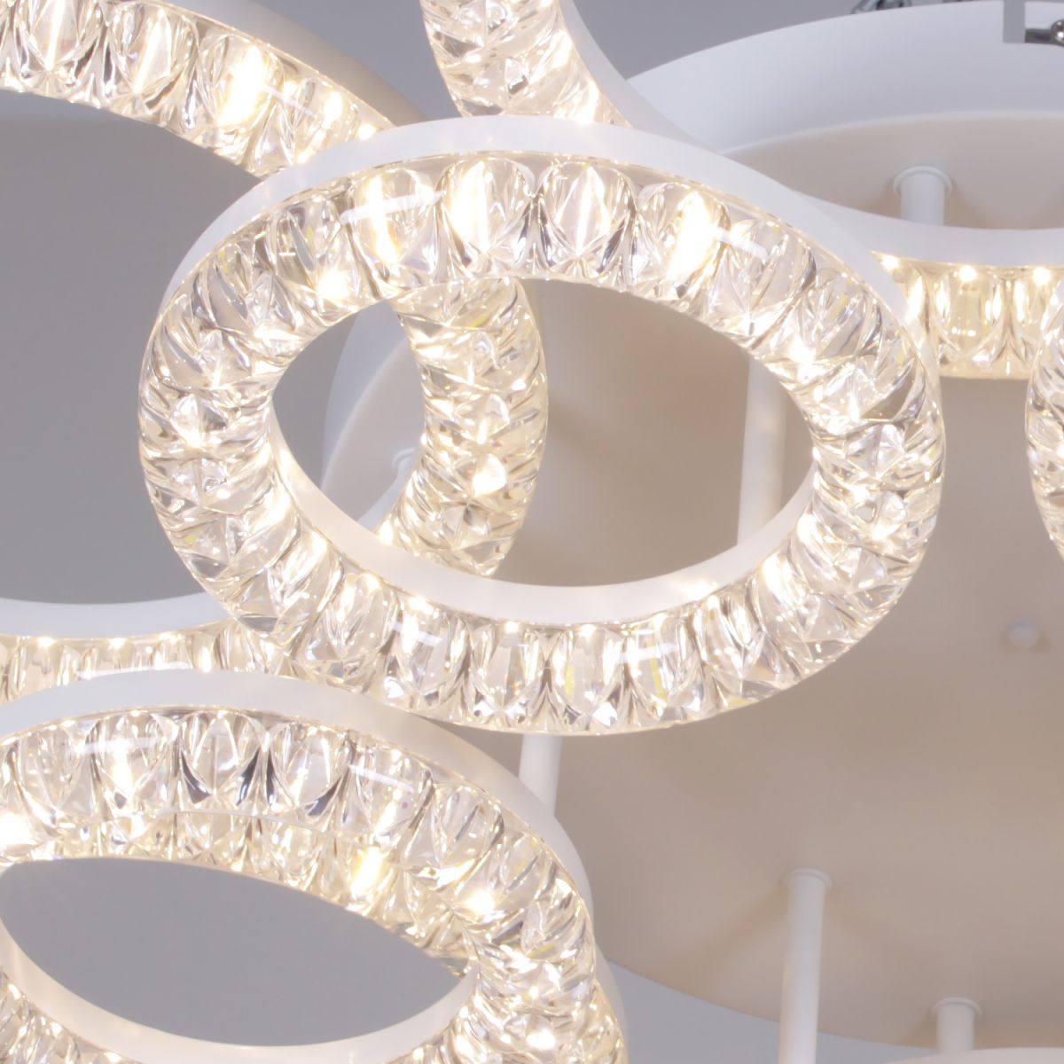 Потолочная люстра Reluce 09847-0.3-6+6A WH