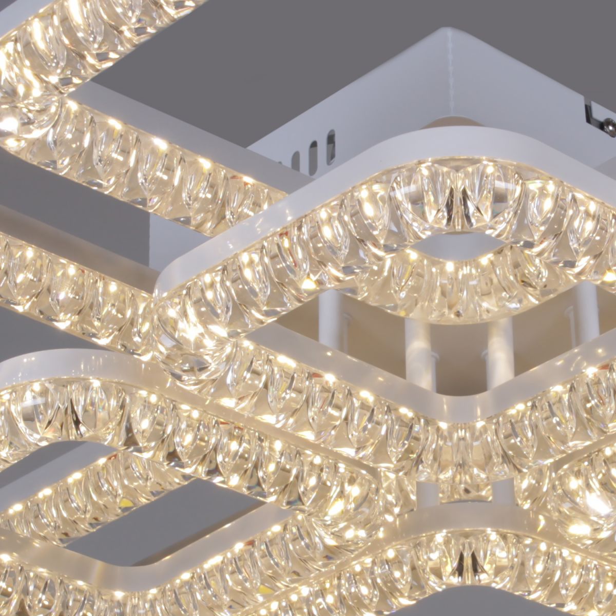 Потолочная люстра Reluce 09848-0.3-4+4B WH