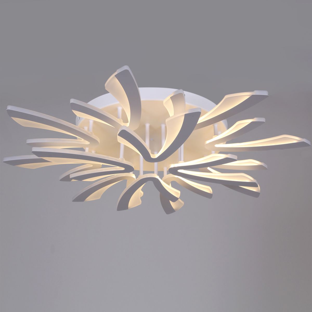 Потолочная люстра Reluce 59090-0.3-8+4 WH