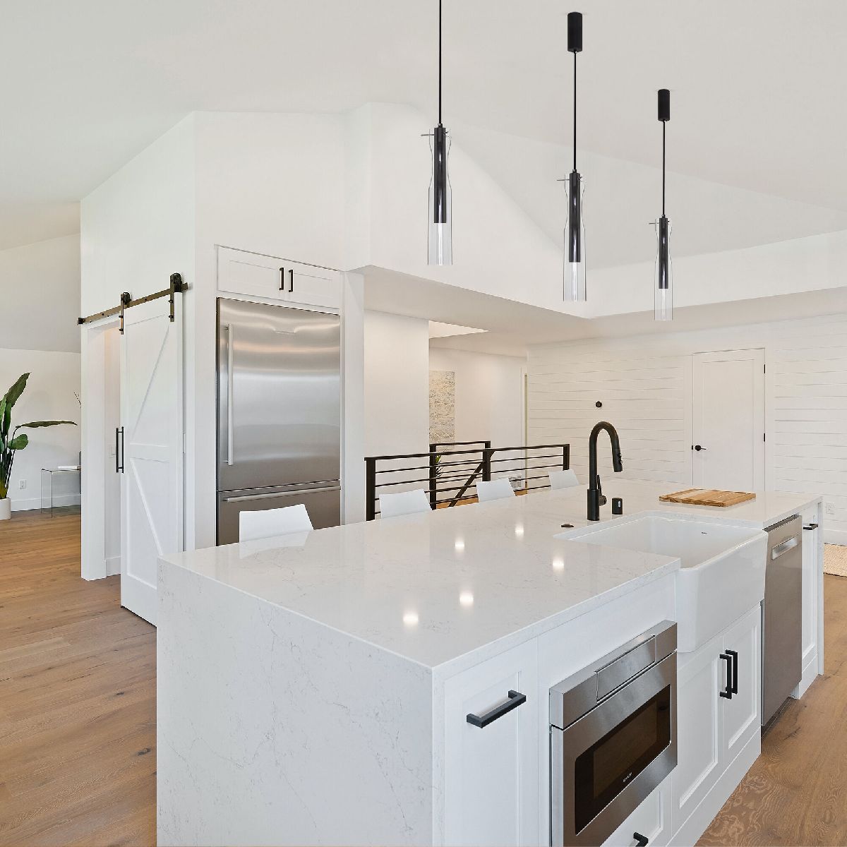 Подвесной светильник Eurosvet Swan 50254/1 LED черный a063280