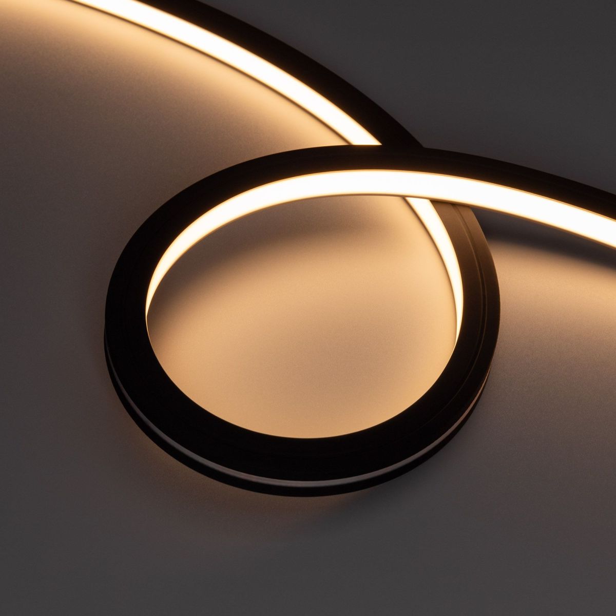 Светодиодная герметичная лента Arlight NOVA-TOP-BLACK-A120-16x15mm 24V Warm3000 (10 W/m, IP67, 2835, 5m, wire x2) 036731