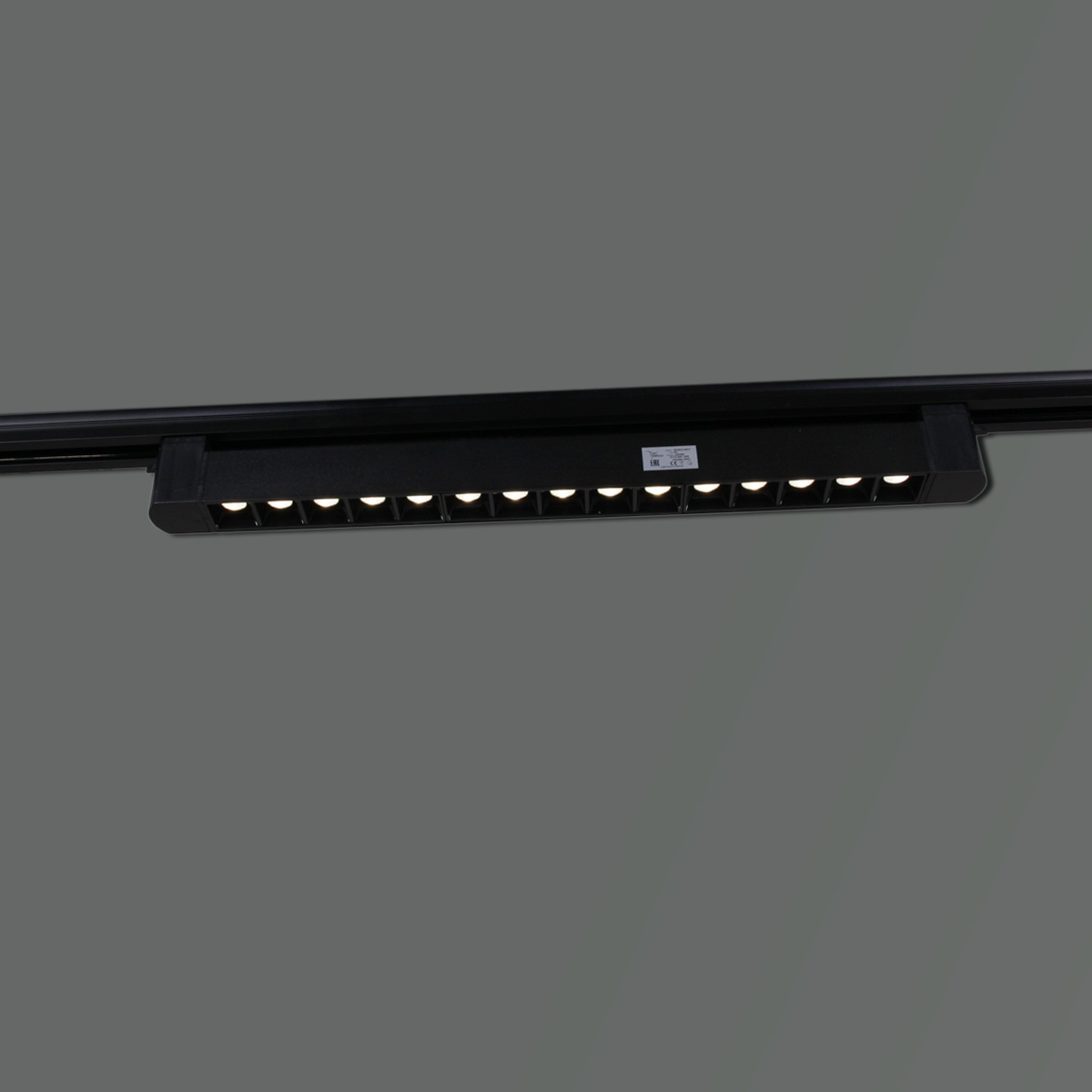 Трековый светильник Reluce 06185-9.3-001C LED30W BK Трековый светильник Reluce 06185-9.3-001C LED30W BK