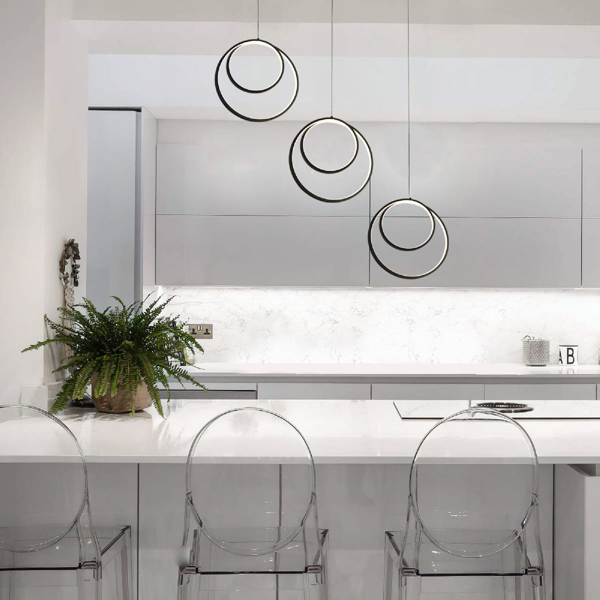 Подвесная люстра Eurosvet Flow 90308/3 черный a060657 Подвесная люстра Eurosvet Flow 90308/3 черный a060657