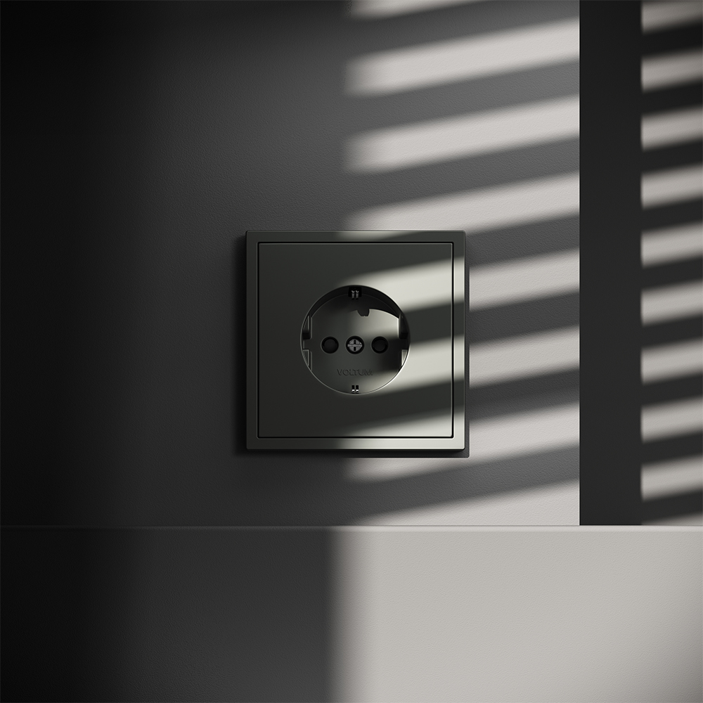 Розетка со шторками Voltum S70 VLS040206 (титан)