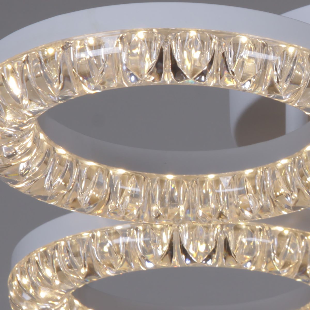 Потолочная люстра Reluce 09847-0.3-04A WH