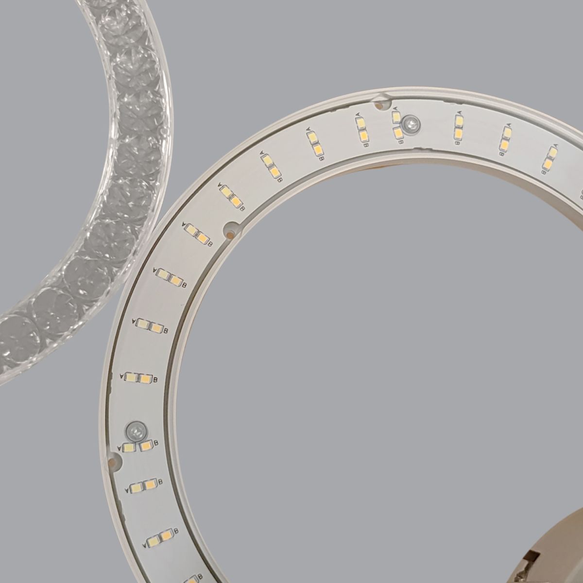 Потолочная люстра Reluce 09847-0.3-3+3A WH