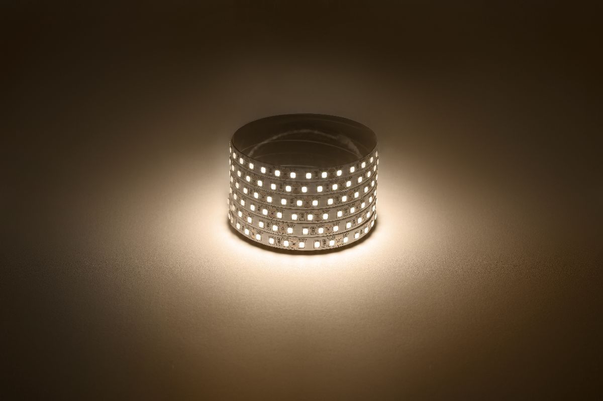 Светодиодная лента Эра 12В 2835 9,6Вт/м 3000K 5м IP20 LS2835-120LED-IP20-WW Б0035596 Светодиодная лента Эра 12В 2835 9,6Вт/м 3000K 5м IP20 LS2835-120LED-IP20-WW Б0035596