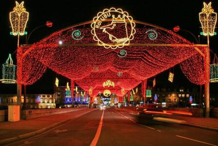 Светодиодная гирлянда (06741) Uniel занавес 220V красный ULD-C2030-240/DTA RED IP20