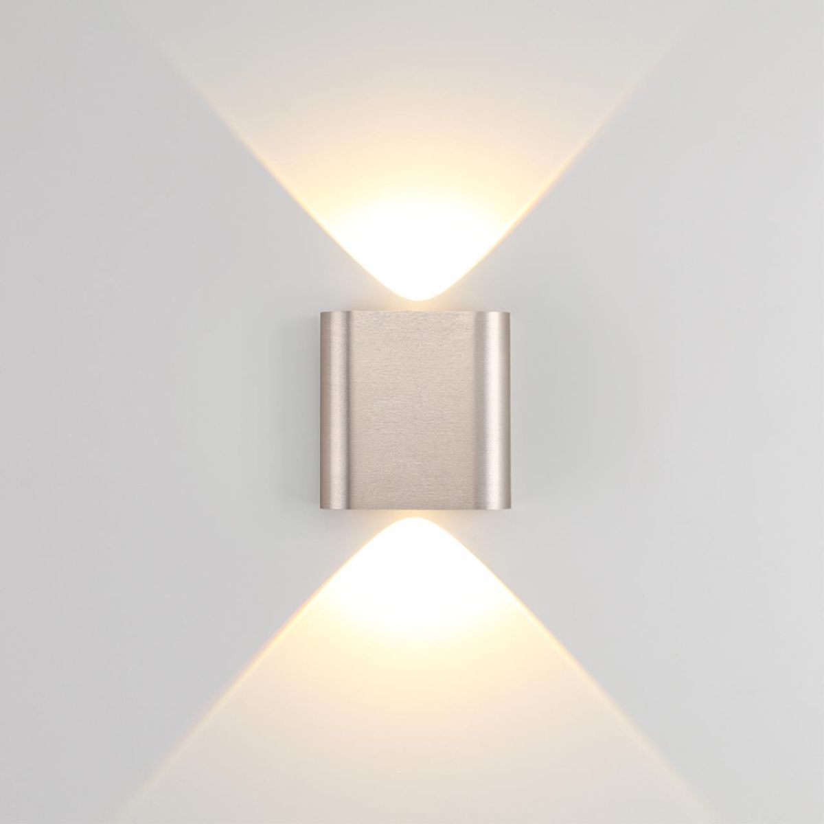 Настенный светильник Odeon Light Hightech Magnum 7106/2WL