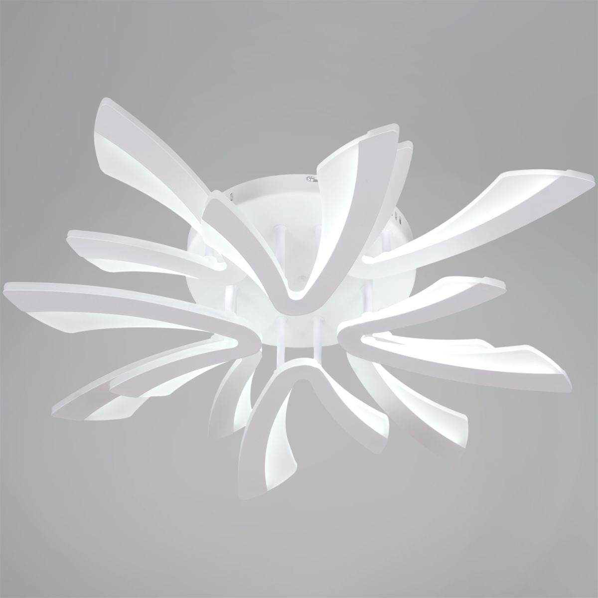 Потолочная люстра Reluce 59090-0.3-4+4 WH