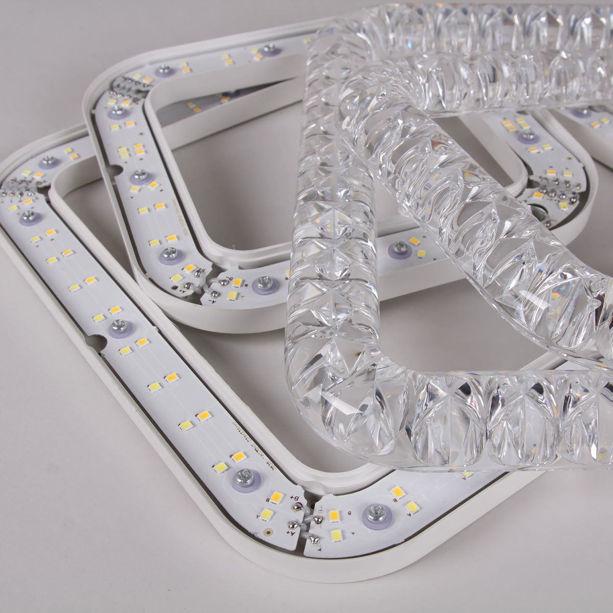 Потолочный светильник Reluce 19848-0.3-04D WH