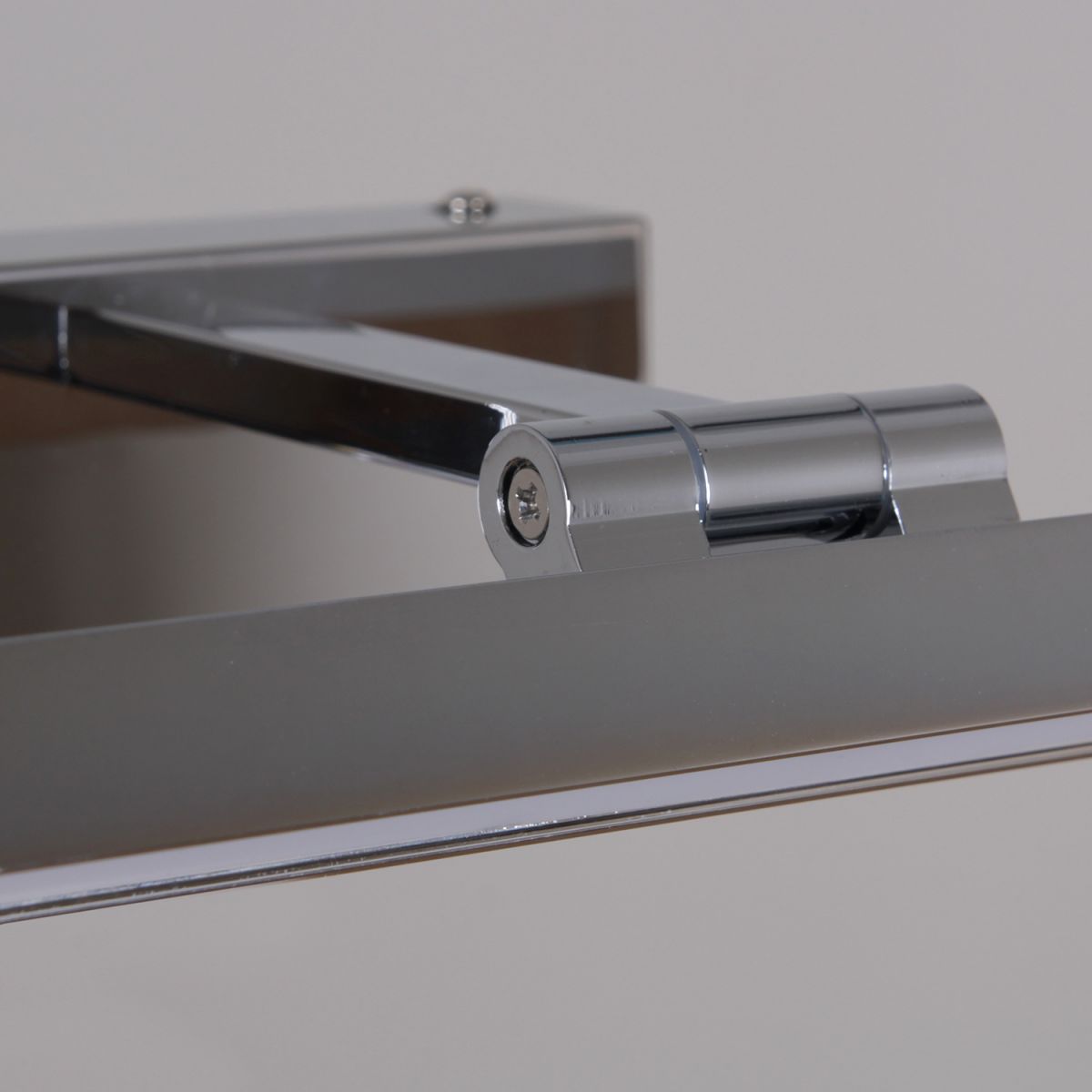 Подсветка для зеркал Reluce 17520-0.2-600