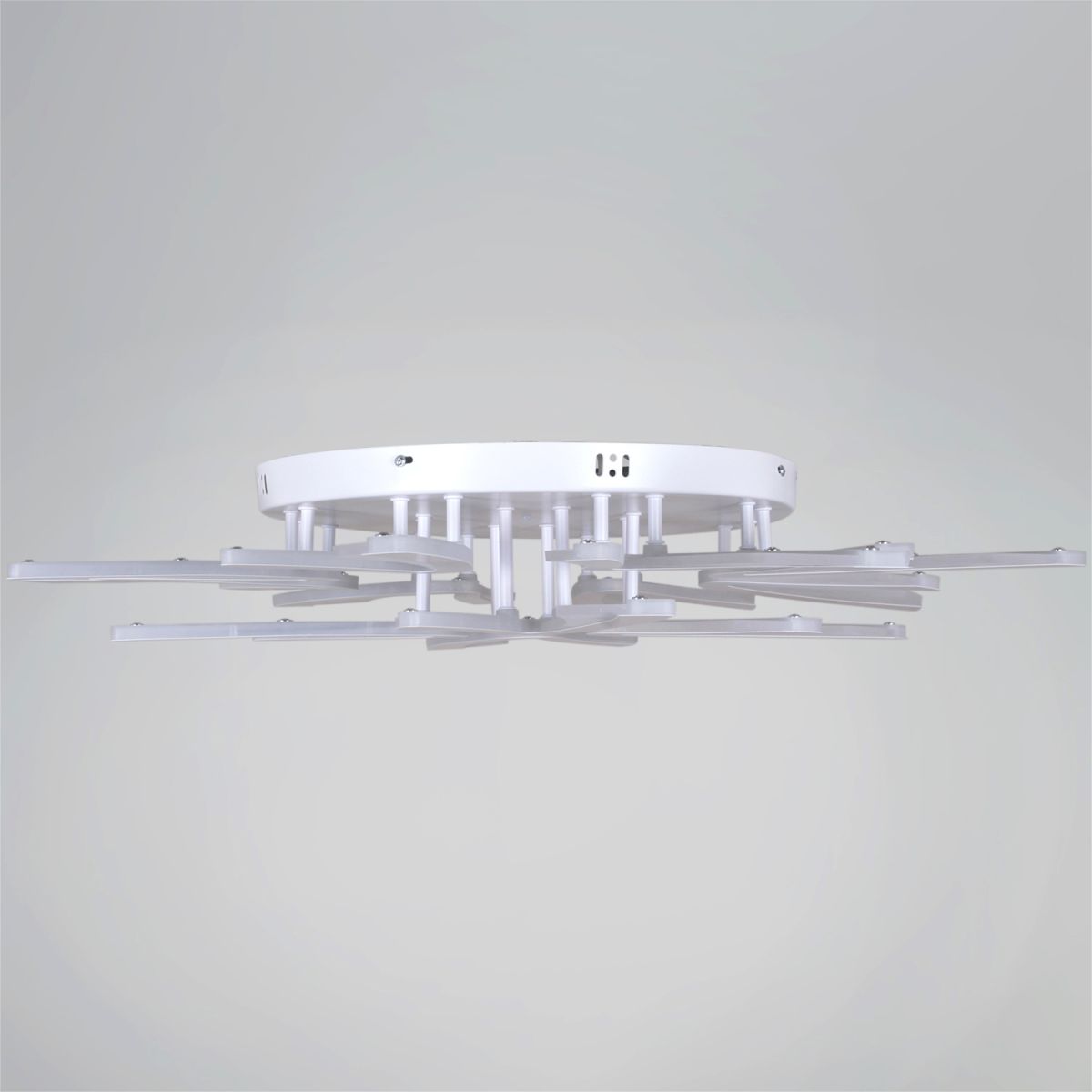 Потолочная люстра Reluce 59090-0.3-8+4 WH