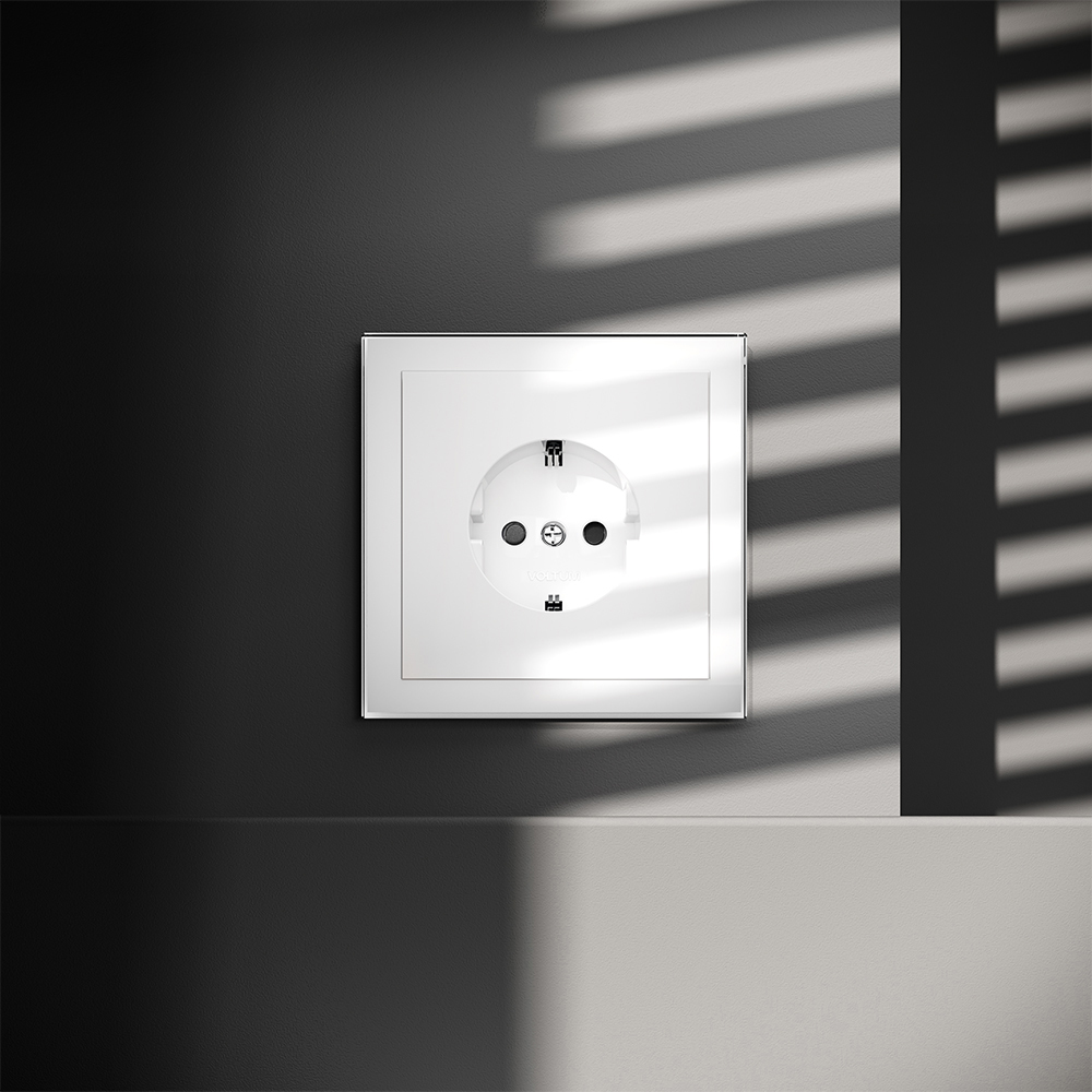 Розетка со шторками Voltum S70 VLS040201 (белый глянцевый)