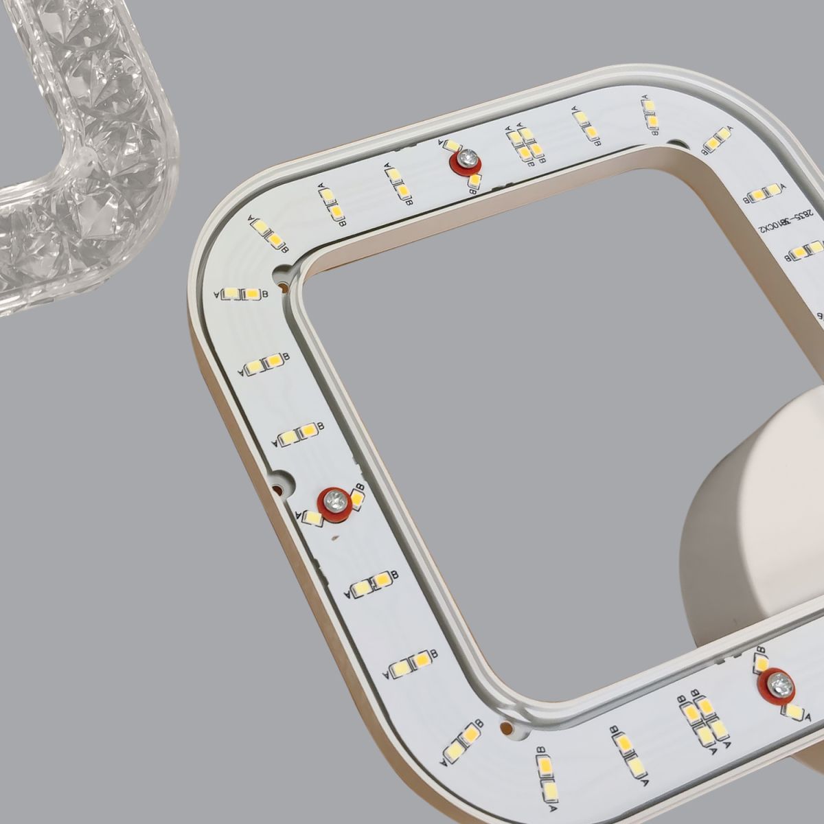 Потолочная люстра Reluce 09848-0.3-03A WH