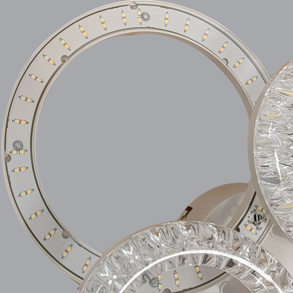 Потолочная люстра Reluce 09847-0.3-5+5A WH