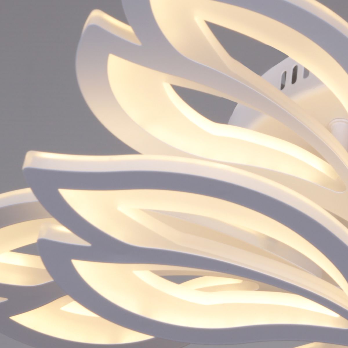 Потолочная люстра Reluce 10150-0.3-6+3 WH