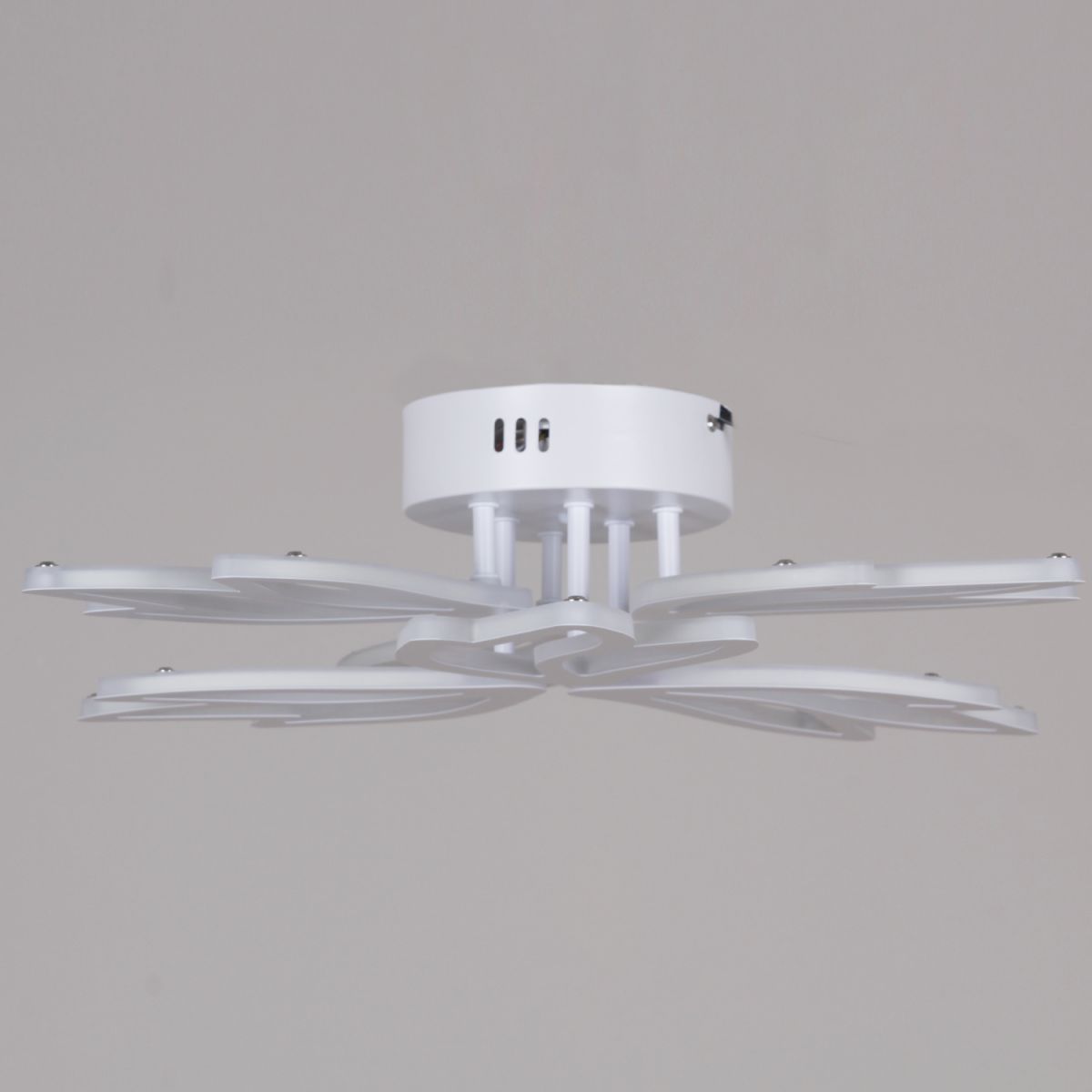 Потолочная люстра Reluce 09862-0.3-3+3 WH