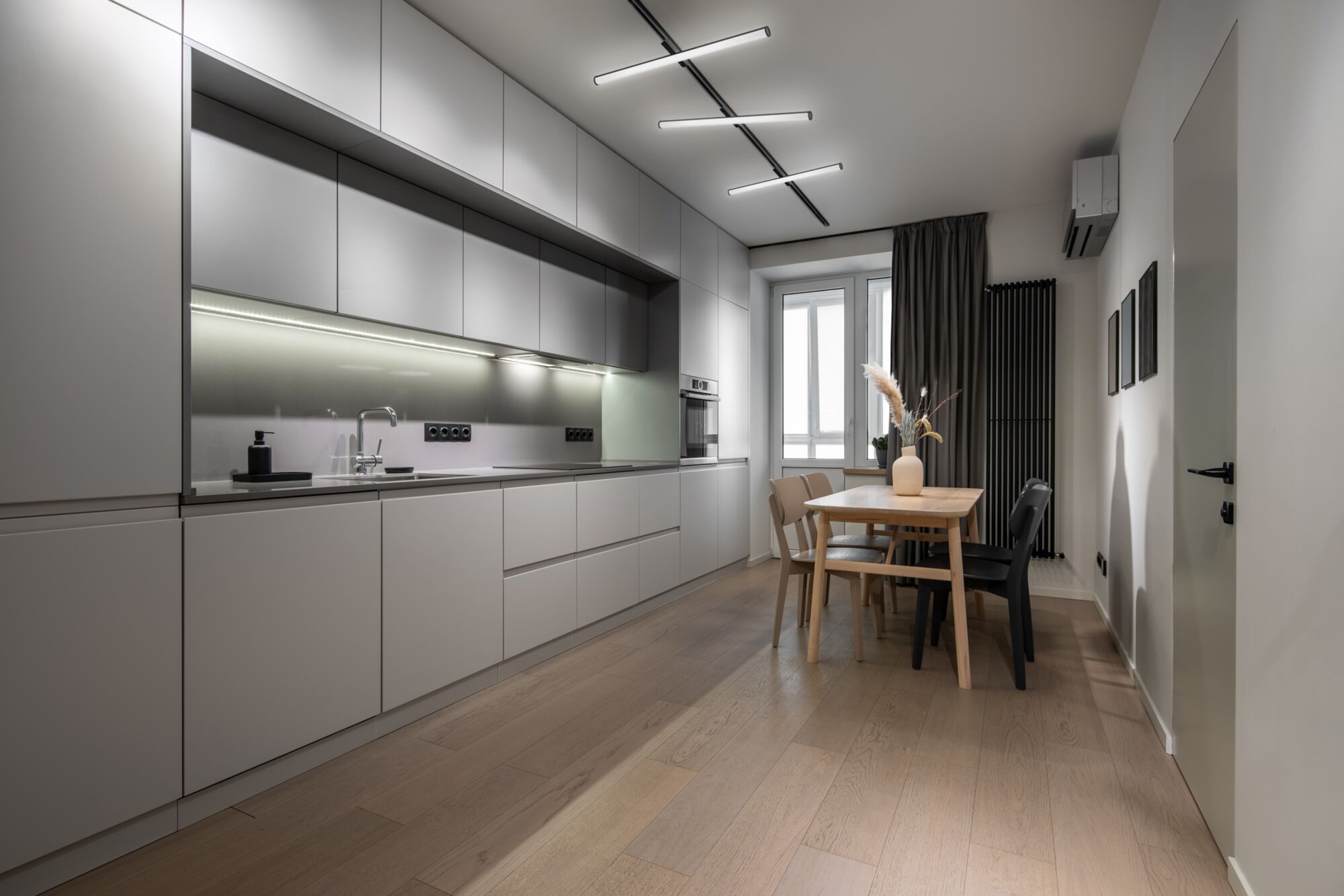 Трековый светильник Maytoni Lark TR026-2-10B3K