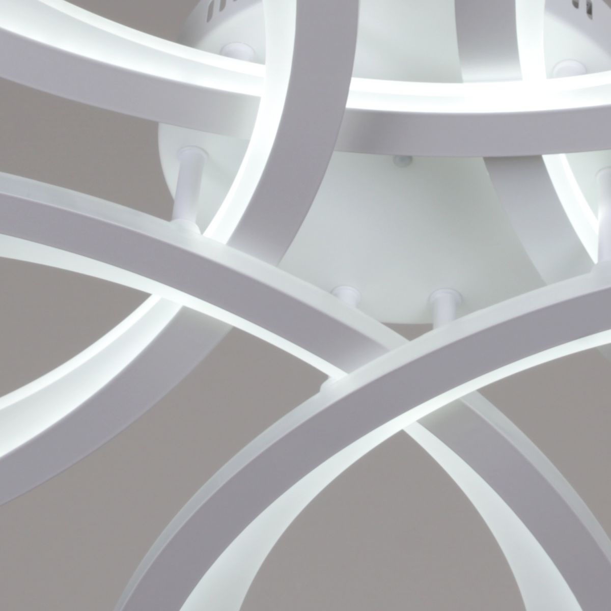 Потолочная люстра Reluce 94090-0.3-05 WH