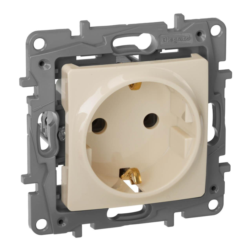 Розетка 2К+З Legrand Etika 16A 250V с/з винтовой зажим немецкий стандарт слоновая кость 672321