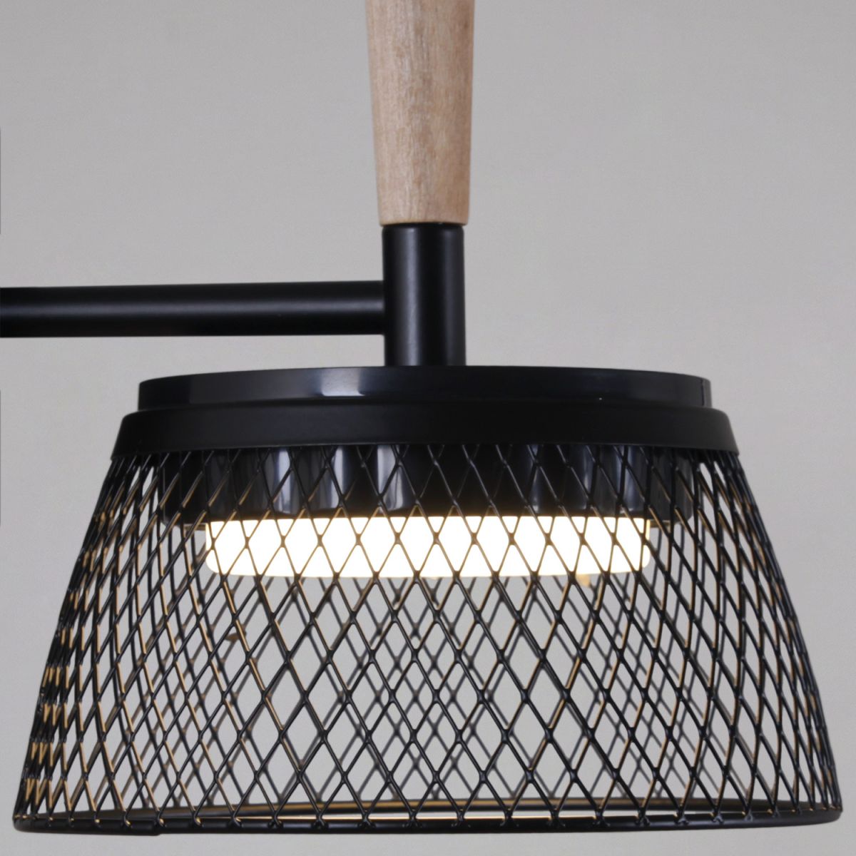 Потолочная люстра Reluce 09837-0.3-08 BK+WOOD